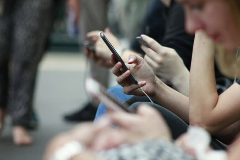 social media mental health misinformation
